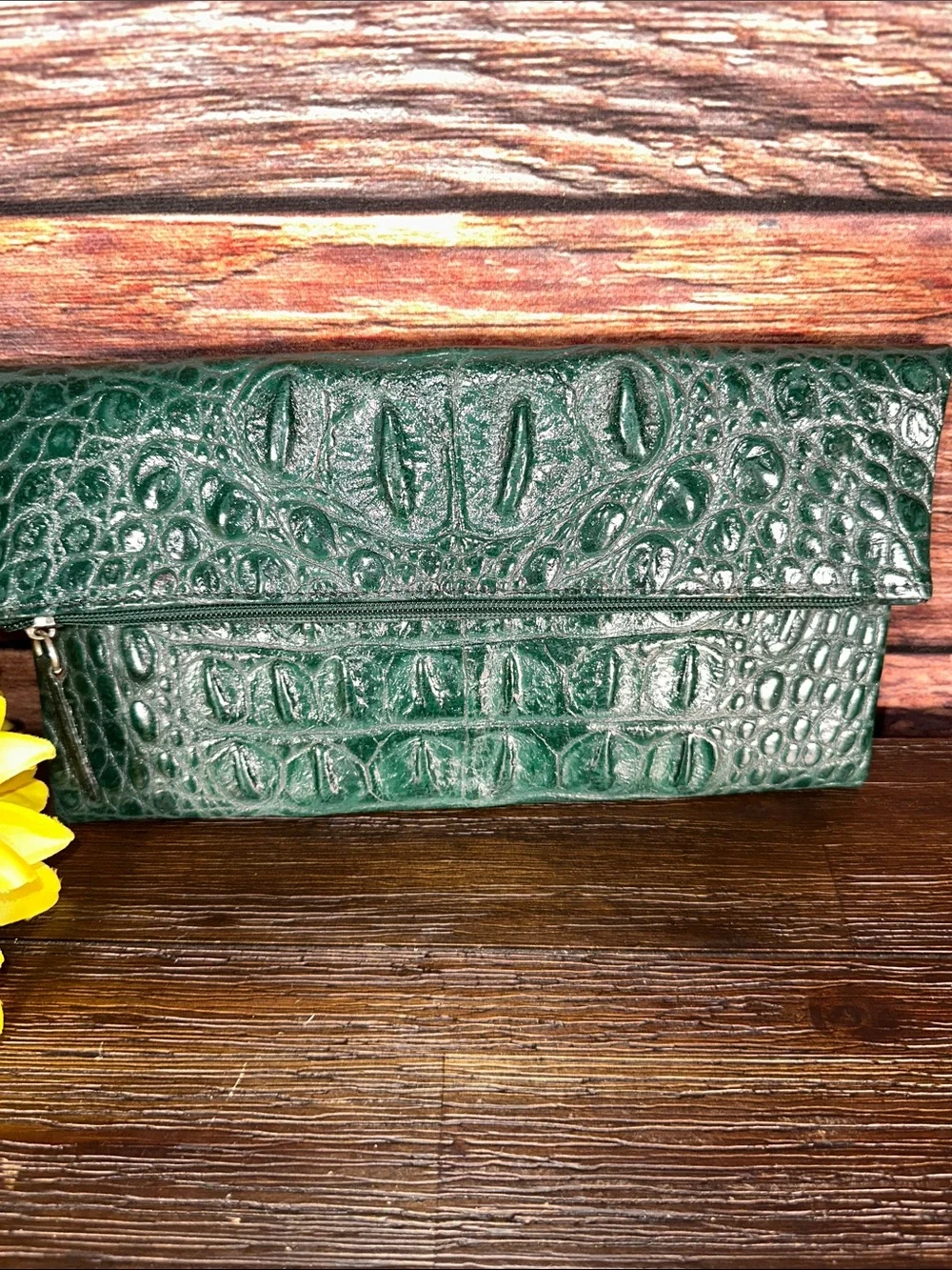 VEARI Hornback Crocodile Leather Clutch wallet in Rare Emerald Green